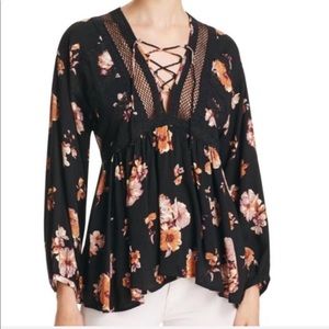 VINTAGE HAVANA Floral Mesh Lace Up Top